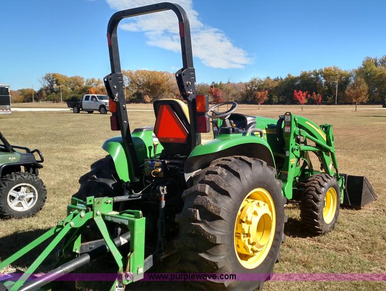 image for item L6024 2006 John Deere 4520 compact utility tractor