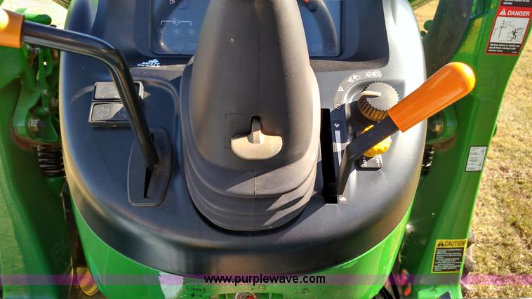 image for item L6024 2006 John Deere 4520 compact utility tractor