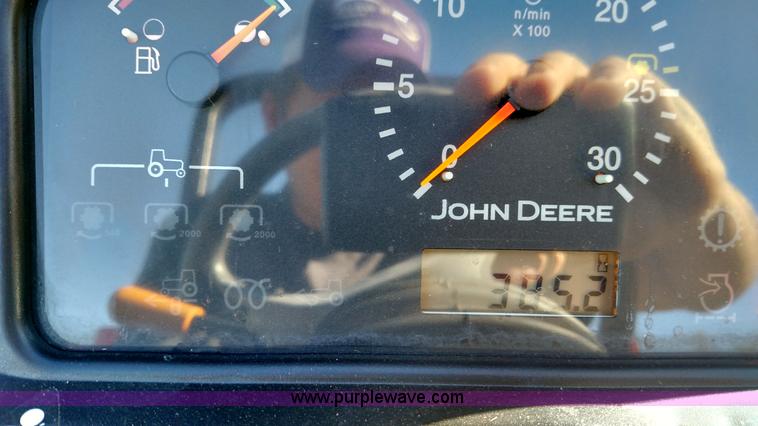 image for item L6024 2006 John Deere 4520 compact utility tractor