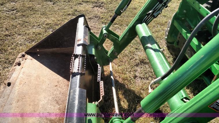 image for item L6024 2006 John Deere 4520 compact utility tractor