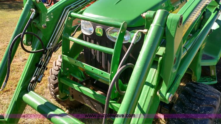 image for item L6024 2006 John Deere 4520 compact utility tractor