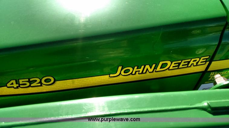image for item L6024 2006 John Deere 4520 compact utility tractor