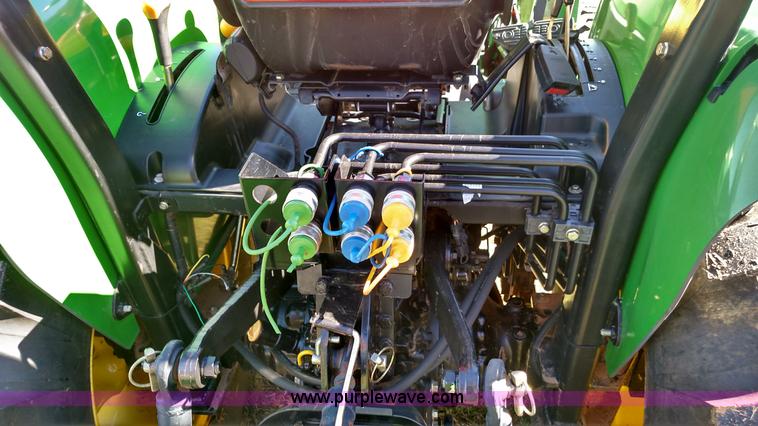 image for item L6024 2006 John Deere 4520 compact utility tractor