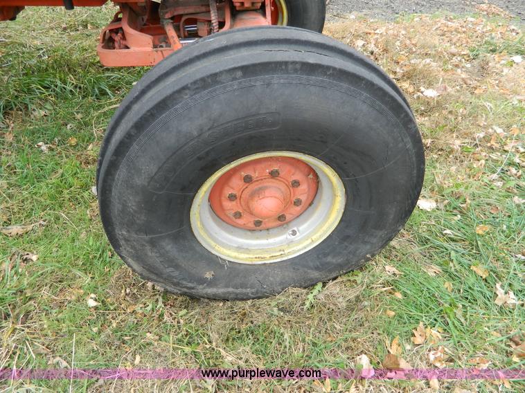 image for item L7275 Case 1170 tractor