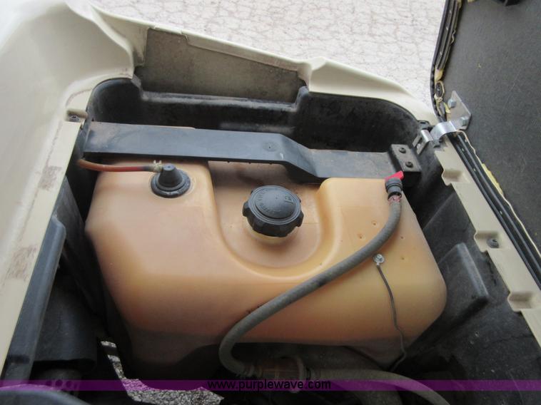 image for item BB9042 2010 Club Car Precident golf cart