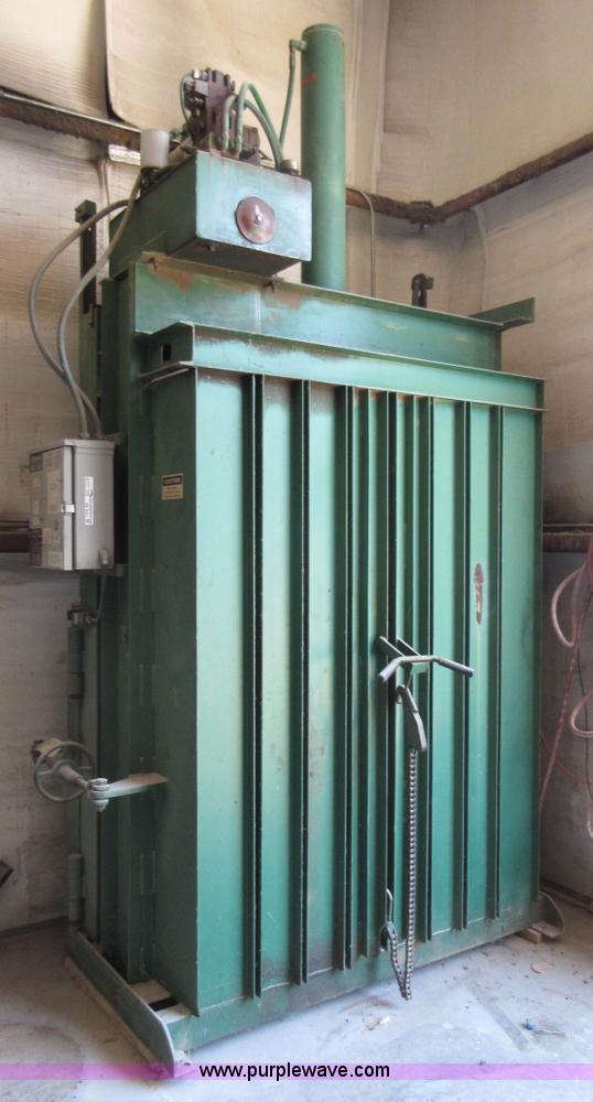 image for item BB9055 1997 Load King 1003910 vertical cardboard baler