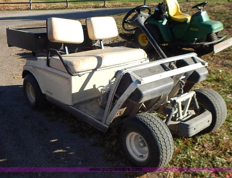 image for item BN9148 1996 Ingersoll Rand electric golf cart