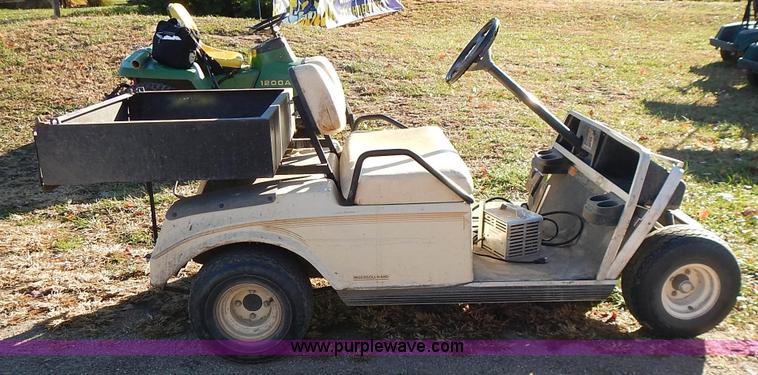 image for item BN9148 1996 Ingersoll Rand electric golf cart