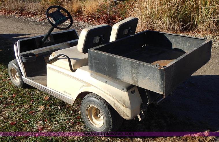 image for item BN9148 1996 Ingersoll Rand electric golf cart