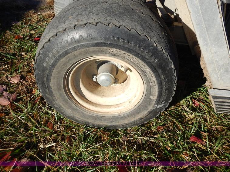 image for item BN9148 1996 Ingersoll Rand electric golf cart