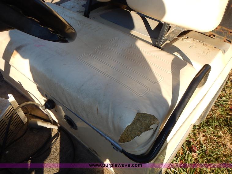 image for item BN9148 1996 Ingersoll Rand electric golf cart