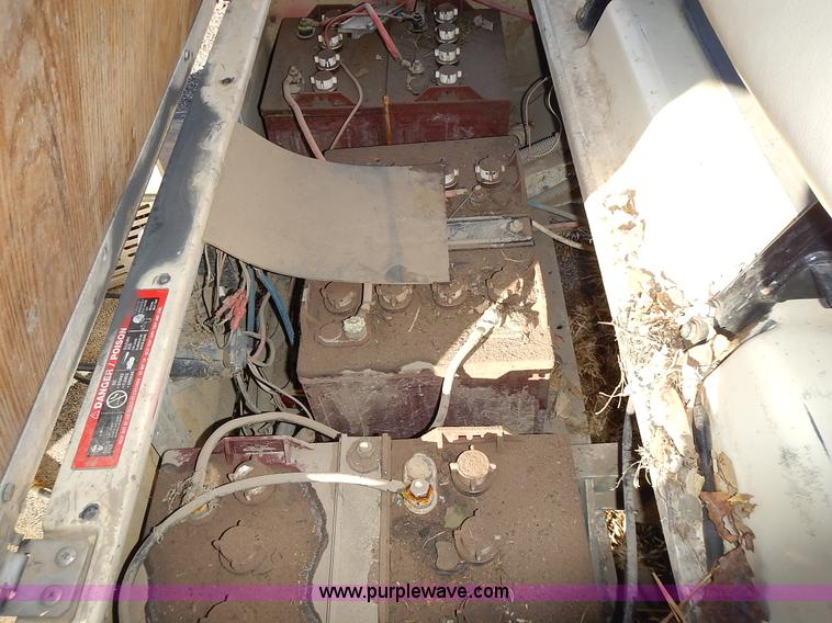 image for item BN9148 1996 Ingersoll Rand electric golf cart