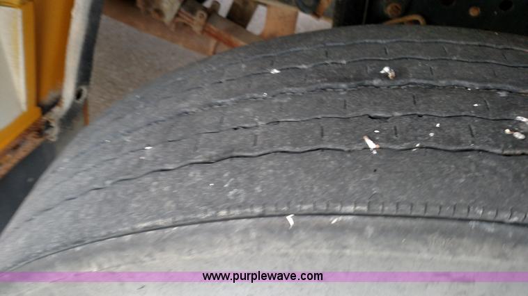 image for item BR9416 1997 Ford B800 Thomas school bus