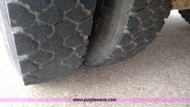 image for item BR9416 1997 Ford B800 Thomas school bus