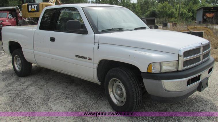 image for item BS9014 1999 Dodge Ram 1500 Club Cab pickup truck