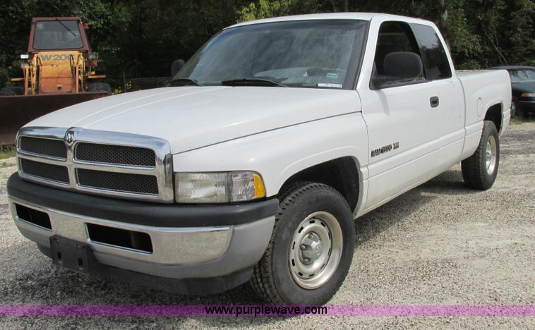 image for item BS9014 1999 Dodge Ram 1500 Club Cab pickup truck