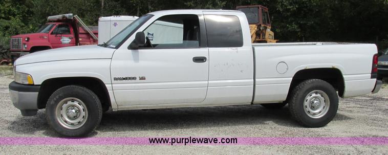 image for item BS9014 1999 Dodge Ram 1500 Club Cab pickup truck
