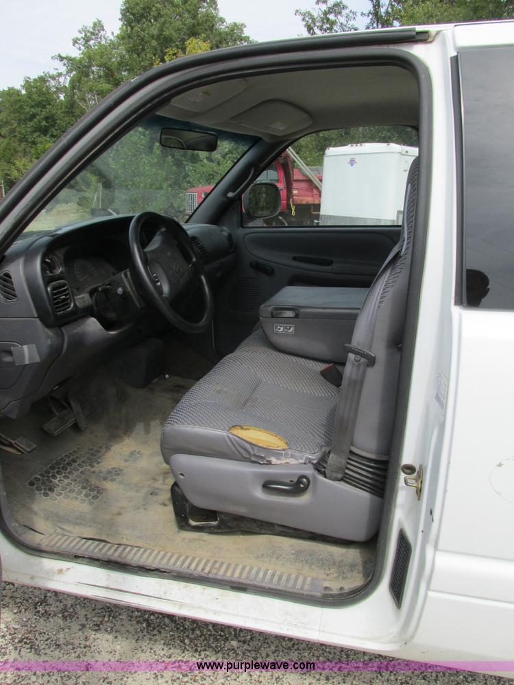 image for item BS9014 1999 Dodge Ram 1500 Club Cab pickup truck