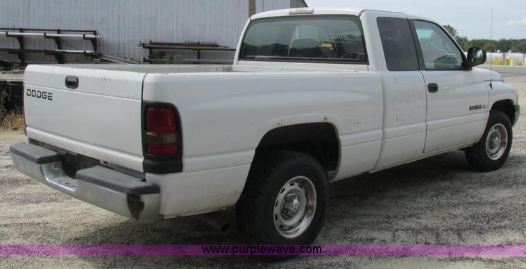 image for item BS9014 1999 Dodge Ram 1500 Club Cab pickup truck