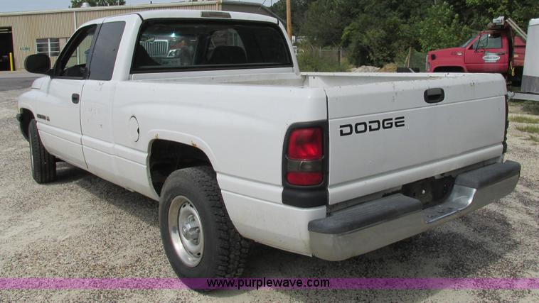 image for item BS9014 1999 Dodge Ram 1500 Club Cab pickup truck