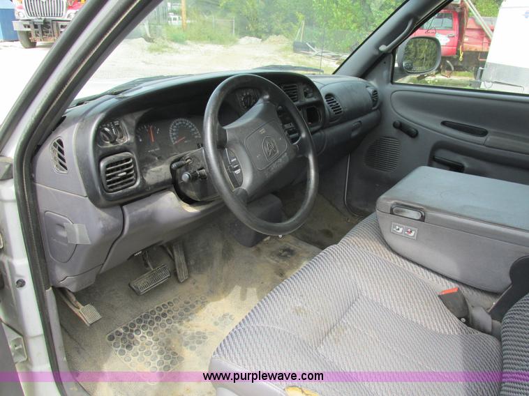 image for item BS9014 1999 Dodge Ram 1500 Club Cab pickup truck