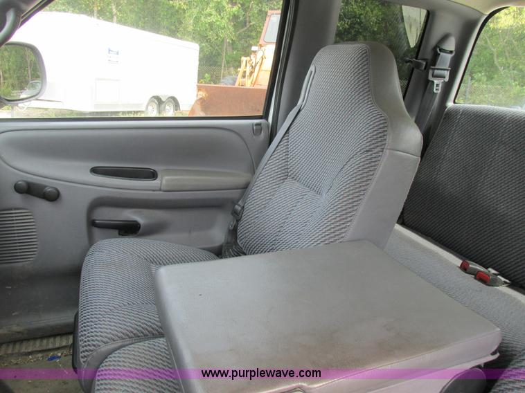 image for item BS9014 1999 Dodge Ram 1500 Club Cab pickup truck