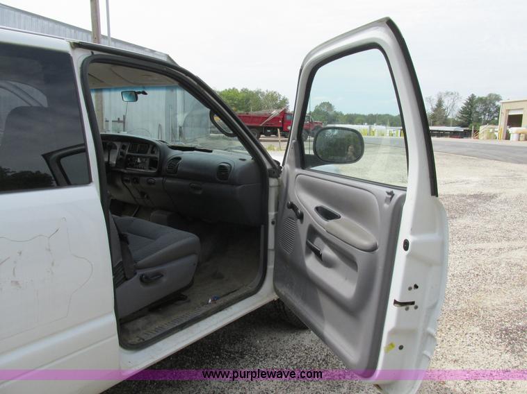image for item BS9014 1999 Dodge Ram 1500 Club Cab pickup truck