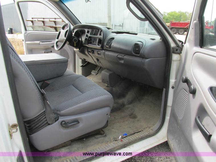 image for item BS9014 1999 Dodge Ram 1500 Club Cab pickup truck