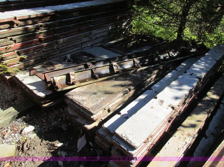 image for item BS9905 Wood concrete forms