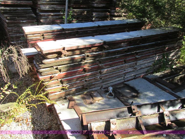 image for item BS9905 Wood concrete forms