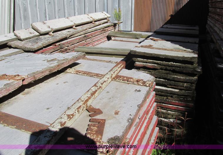 image for item BS9905 Wood concrete forms