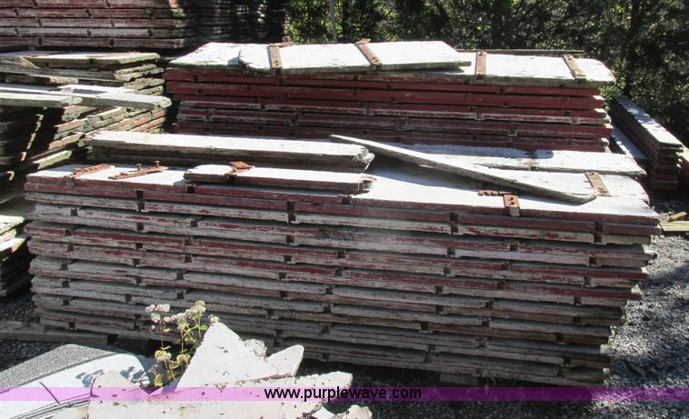 image for item BS9905 Wood concrete forms