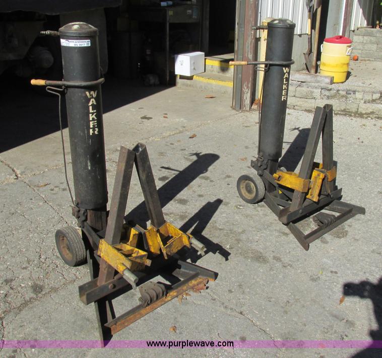image for item BS9917 (2) Walker J103 pneumatic jacks
