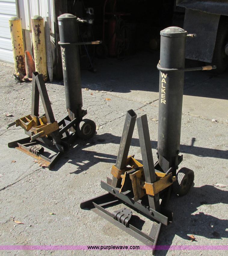 image for item BS9917 (2) Walker J103 pneumatic jacks