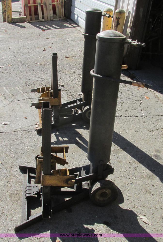 image for item BS9917 (2) Walker J103 pneumatic jacks
