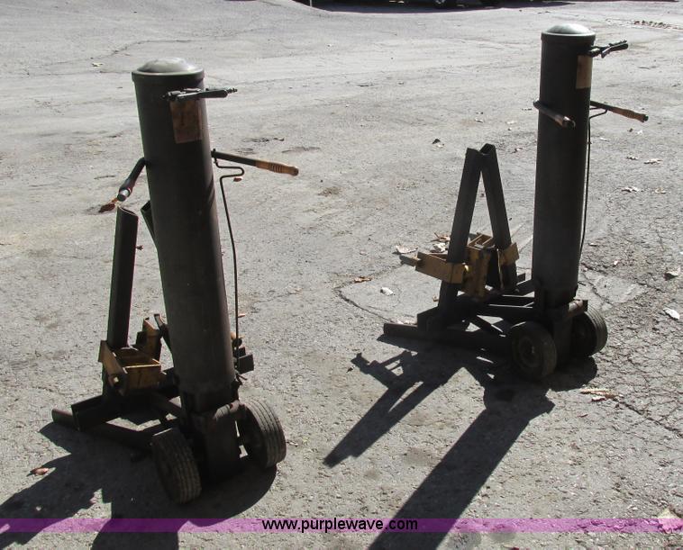 image for item BS9917 (2) Walker J103 pneumatic jacks