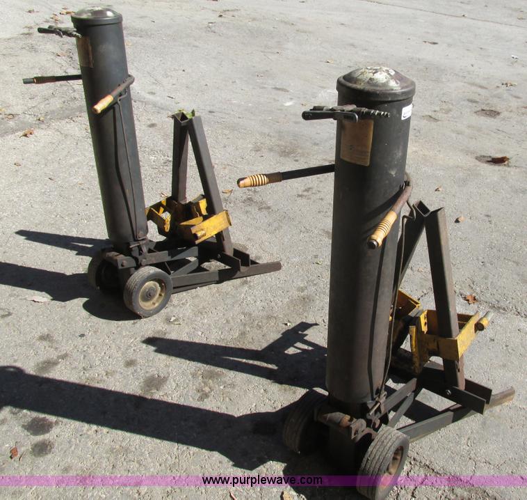 image for item BS9917 (2) Walker J103 pneumatic jacks