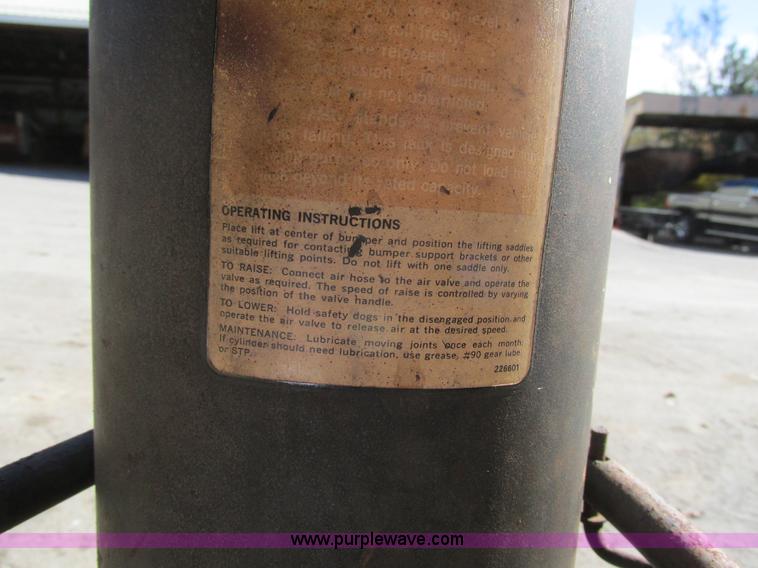 image for item BS9917 (2) Walker J103 pneumatic jacks