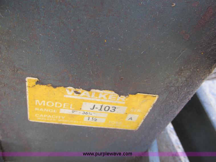 image for item BS9917 (2) Walker J103 pneumatic jacks