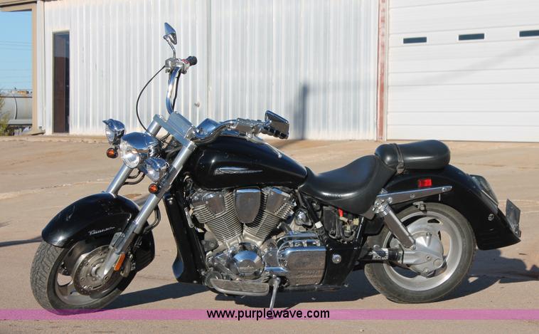 image for item H8032 2007 Honda VTX1800S Tourer motorcycle