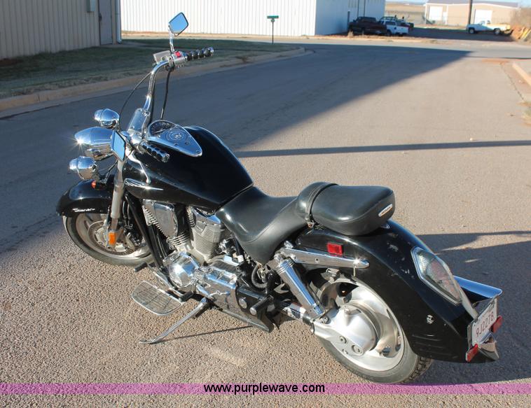 image for item H8032 2007 Honda VTX1800S Tourer motorcycle