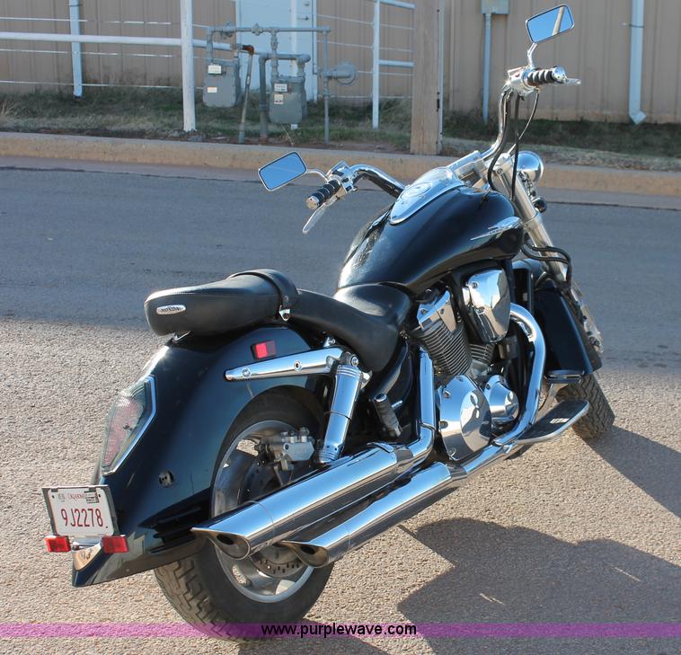 image for item H8032 2007 Honda VTX1800S Tourer motorcycle