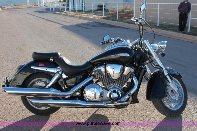 image for item H8032 2007 Honda VTX1800S Tourer motorcycle