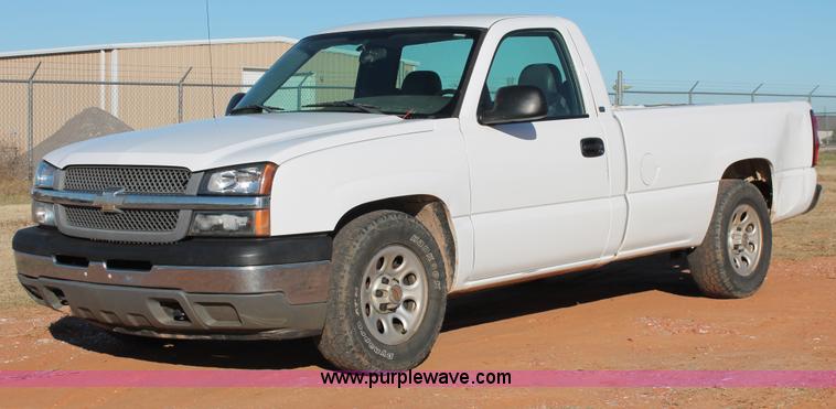 image for item H8033 2005 Chevrolet Silverado 1500 pickup truck