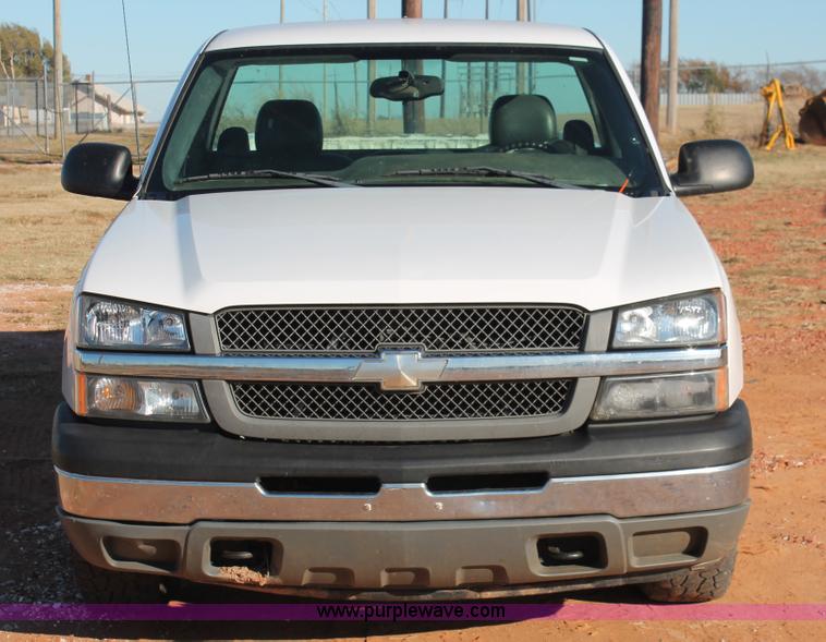 image for item H8033 2005 Chevrolet Silverado 1500 pickup truck