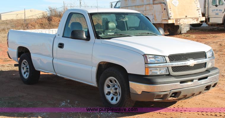 image for item H8033 2005 Chevrolet Silverado 1500 pickup truck