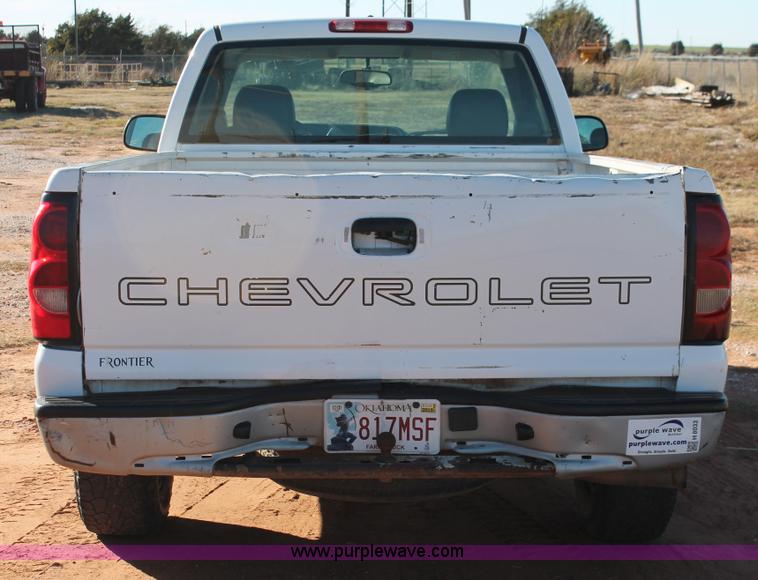 image for item H8033 2005 Chevrolet Silverado 1500 pickup truck