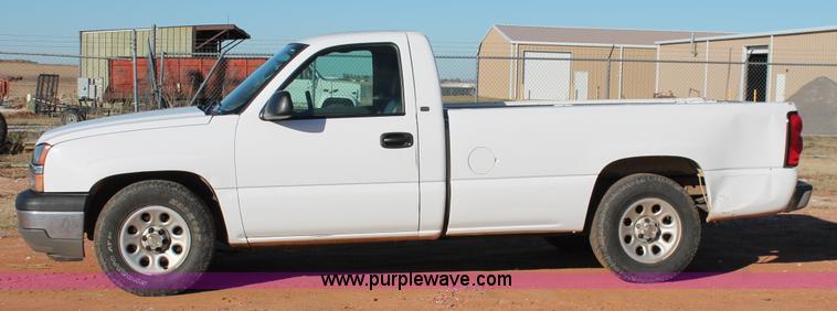 image for item H8033 2005 Chevrolet Silverado 1500 pickup truck