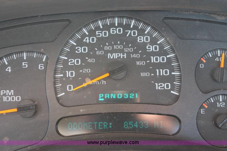 image for item H8033 2005 Chevrolet Silverado 1500 pickup truck