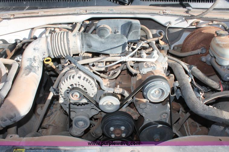 image for item H8033 2005 Chevrolet Silverado 1500 pickup truck